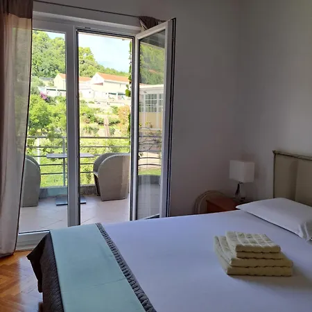 Keti - Yellow 3* Korčula